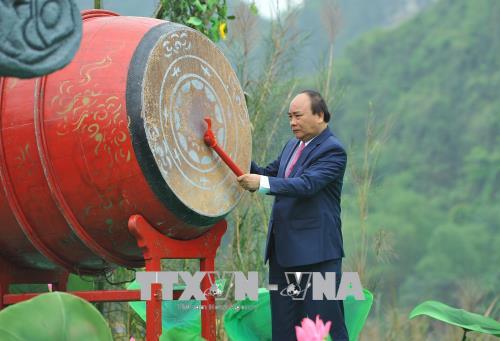 Thủ tướng Nguyễn Xuân Phúc đánh trống khai mạc Lễ hội Tràng An năm 2018 ảnh 1